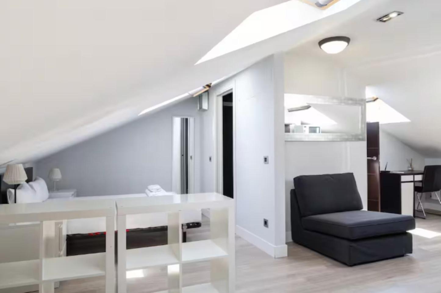 Apartamento Ah- Descubre Madrid Desde Un Atico Con Estilo Acogedor *